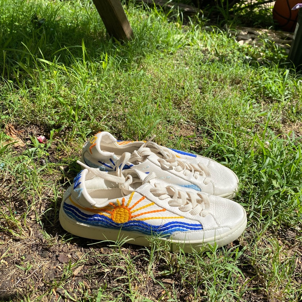 Soludos sneakers !! perfect for summer and nicely used !!
